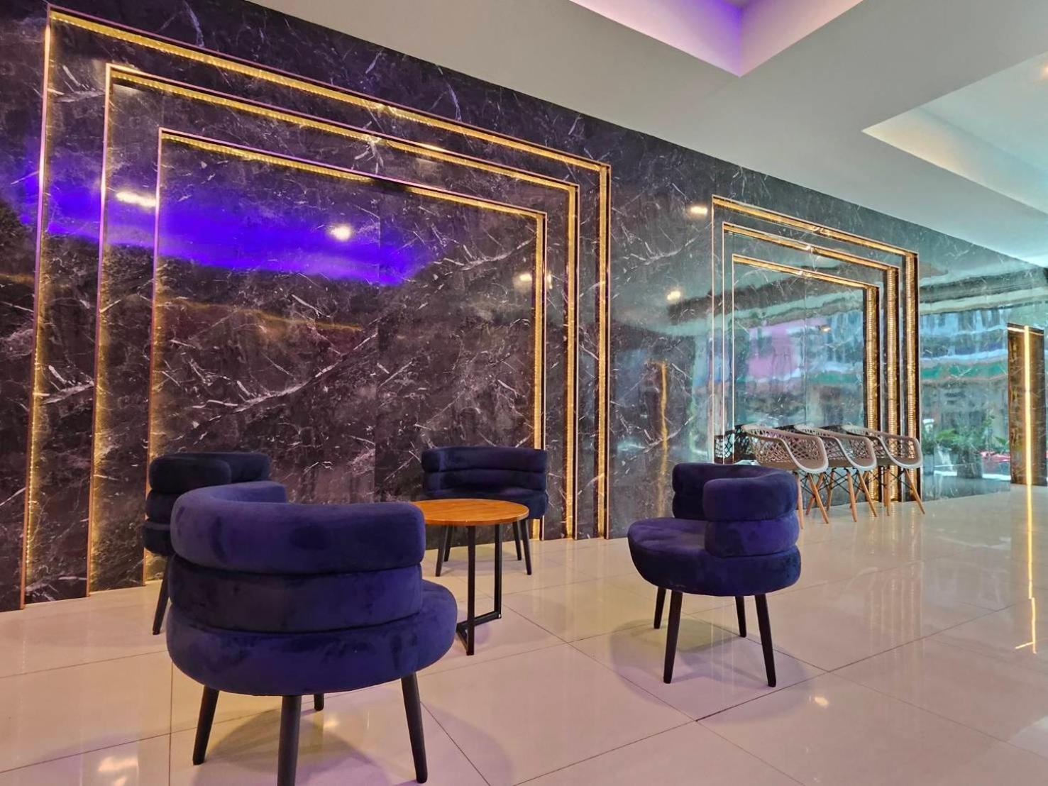 Hollywood Dannok Hotel Sadao Exterior photo